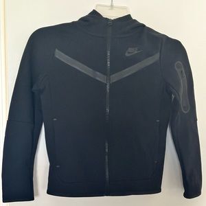 Boys Nike tech fleece